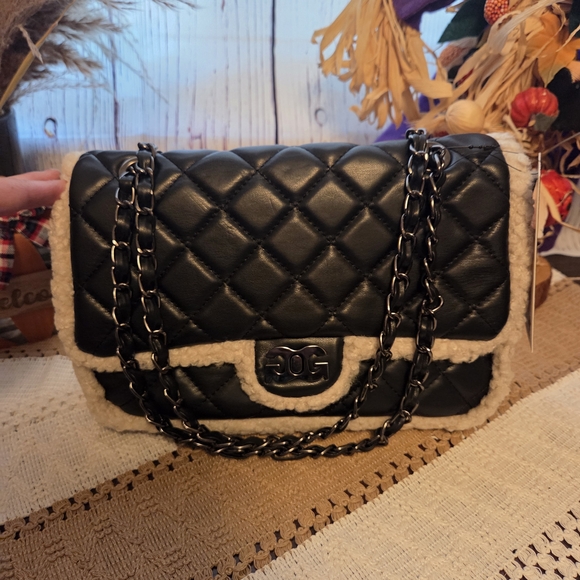 Black Quilted Chain Shoulder Bag - Picture 1 of 9